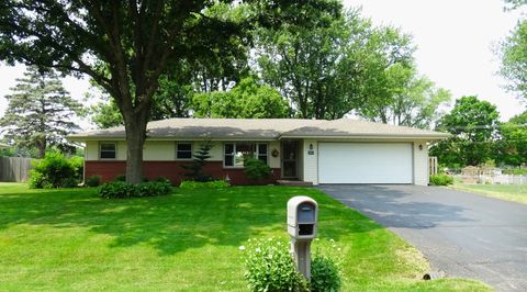 Single Family Residence in Rockford IL 2811 Woodside Drive.jpg
