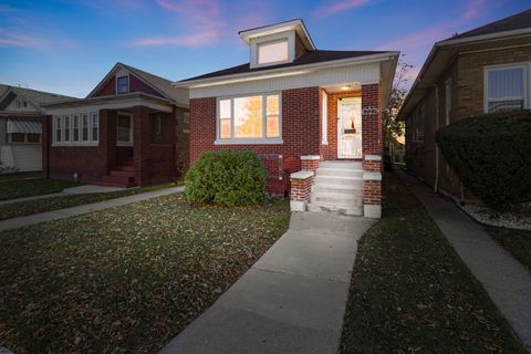 Photo of 1727 E 83rd Place, Chicago, IL 60617 (MLS # 12533734)