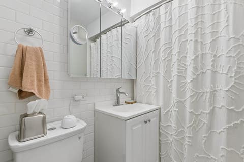 Tiny photo for 2626 N LAKEVIEW Avenue #1002, Chicago, IL 60614 (MLS # 12708354)