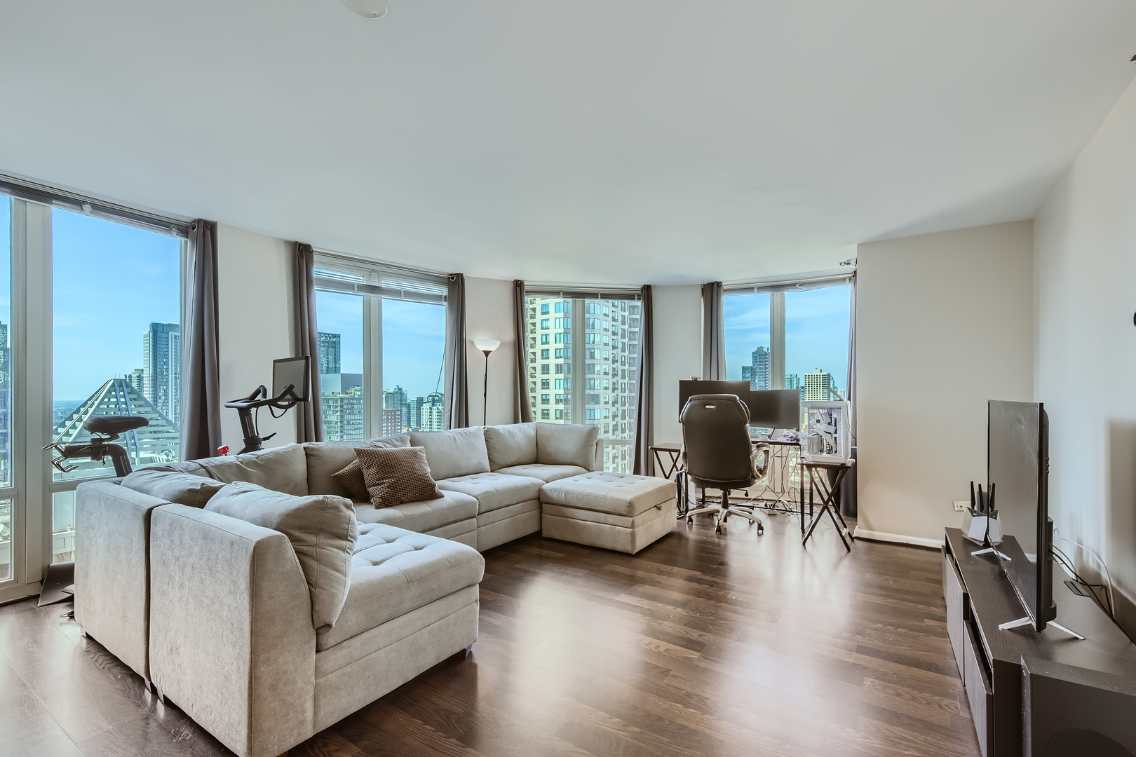 345 N La Salle Drive 2701
