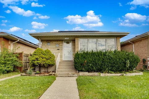 Photo of 3628 W 82ND Place, Chicago, IL 60652 (MLS # 12775662)