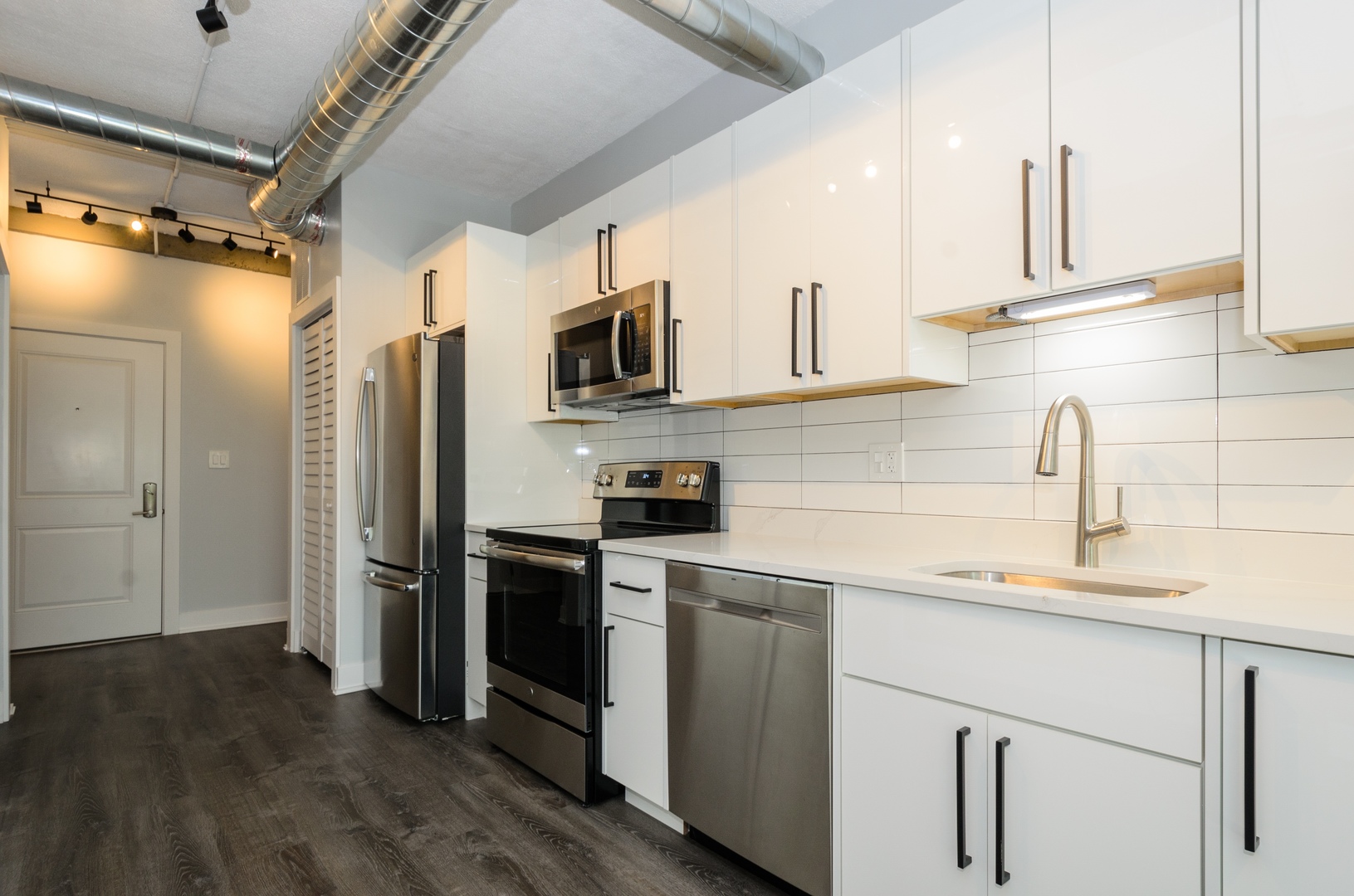 7645 N SHERIDAN Road 216