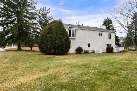 Tiny photo for 5080 Prairie Oak Road, Gurnee, IL 60031 (MLS # 12523956)