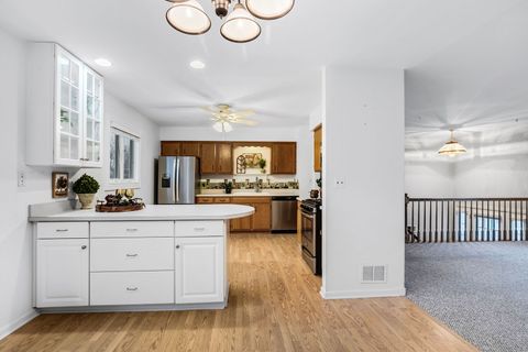 Tiny photo for 5080 Prairie Oak Road, Gurnee, IL 60031 (MLS # 12523956)