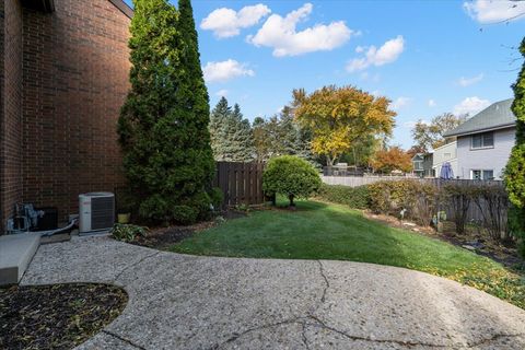 Tiny photo for 650 Cress Creek Lane, Crystal Lake, IL 60014 (MLS # 12525774)