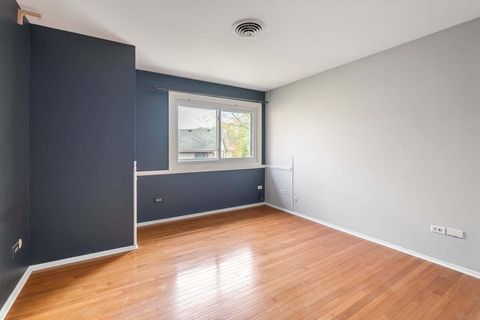 Tiny photo for 650 Cress Creek Lane, Crystal Lake, IL 60014 (MLS # 12525774)