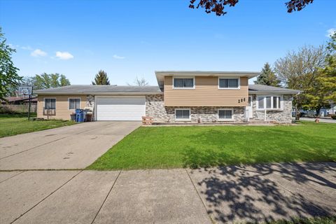 Tiny photo for 296 E Crest Avenue, Bensenville, IL 60106 (MLS # 12448669)