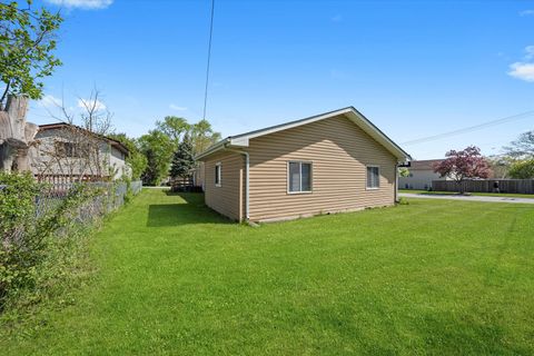 Tiny photo for 296 E Crest Avenue, Bensenville, IL 60106 (MLS # 12448669)