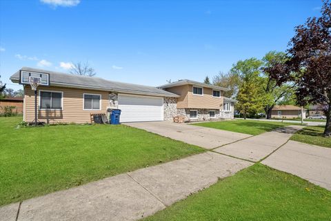 Tiny photo for 296 E Crest Avenue, Bensenville, IL 60106 (MLS # 12448669)