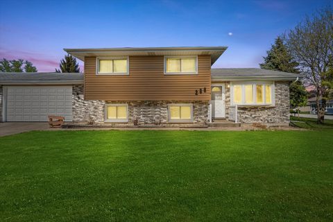 Tiny photo for 296 E Crest Avenue, Bensenville, IL 60106 (MLS # 12448669)