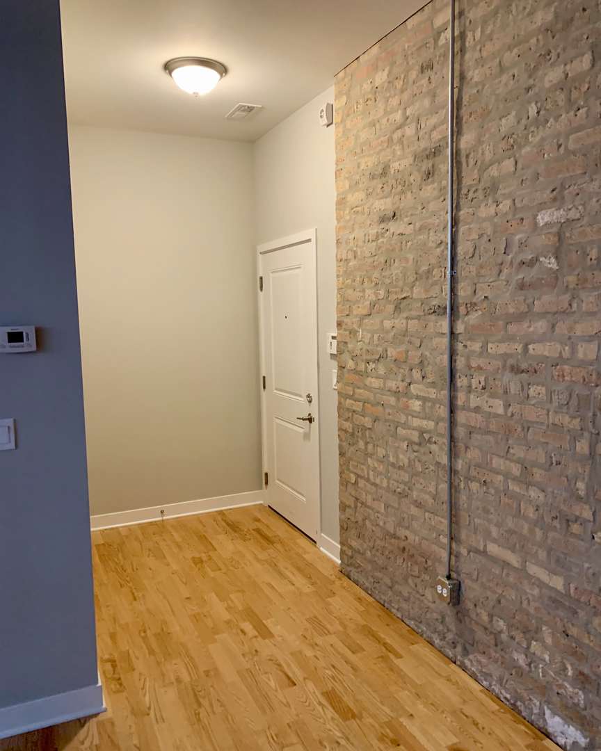 6125 N Clark Street 104