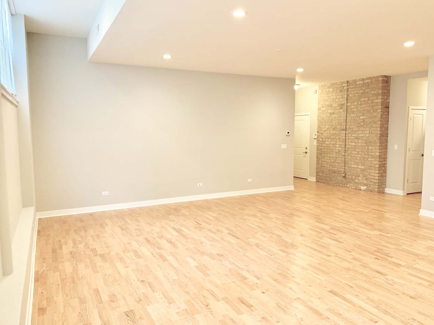 6125 N Clark Street 104