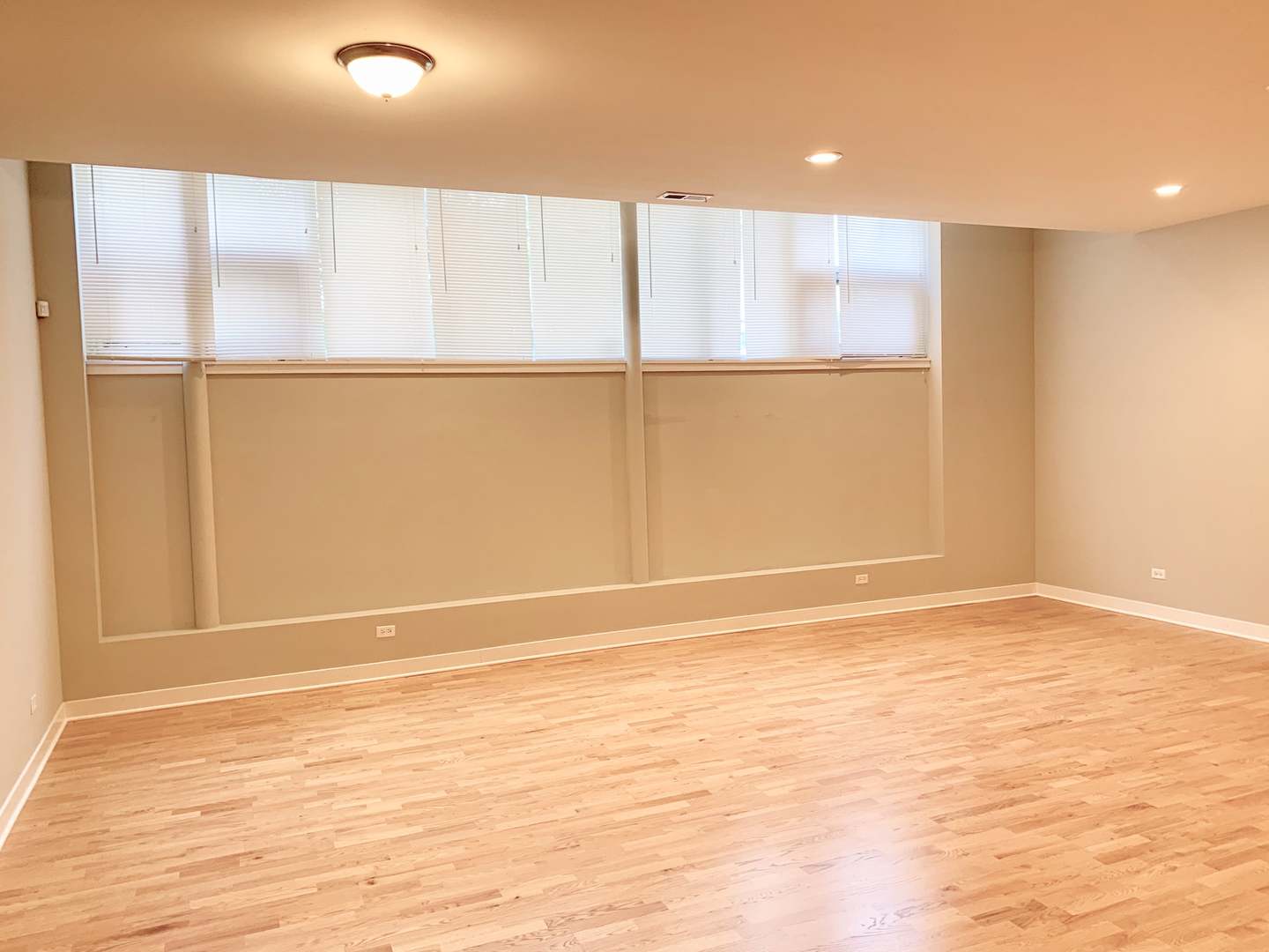 6125 N Clark Street 104