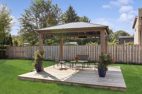 Tiny photo for 25 N Prindle Avenue, Arlington Heights, IL 60004 (MLS # 12502573)