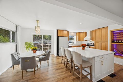 Tiny photo for 25 N Prindle Avenue, Arlington Heights, IL 60004 (MLS # 12502573)