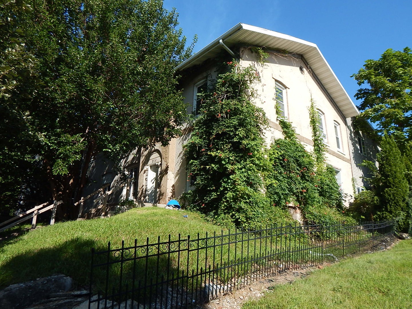 212 E 6th Street