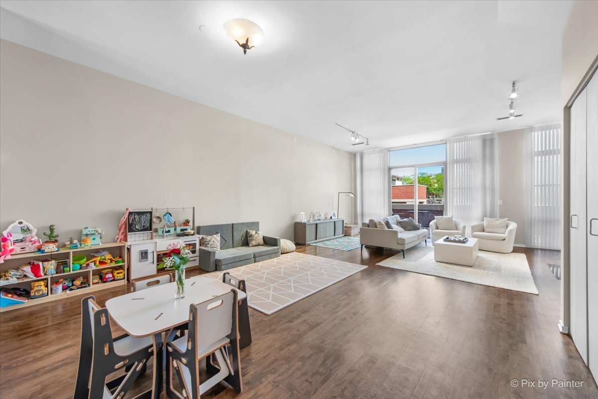 324 N Jefferson Street 307