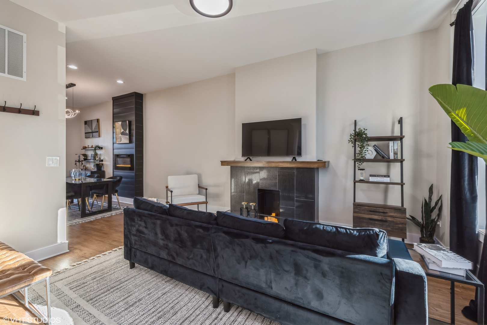 2452 W Lexington Street