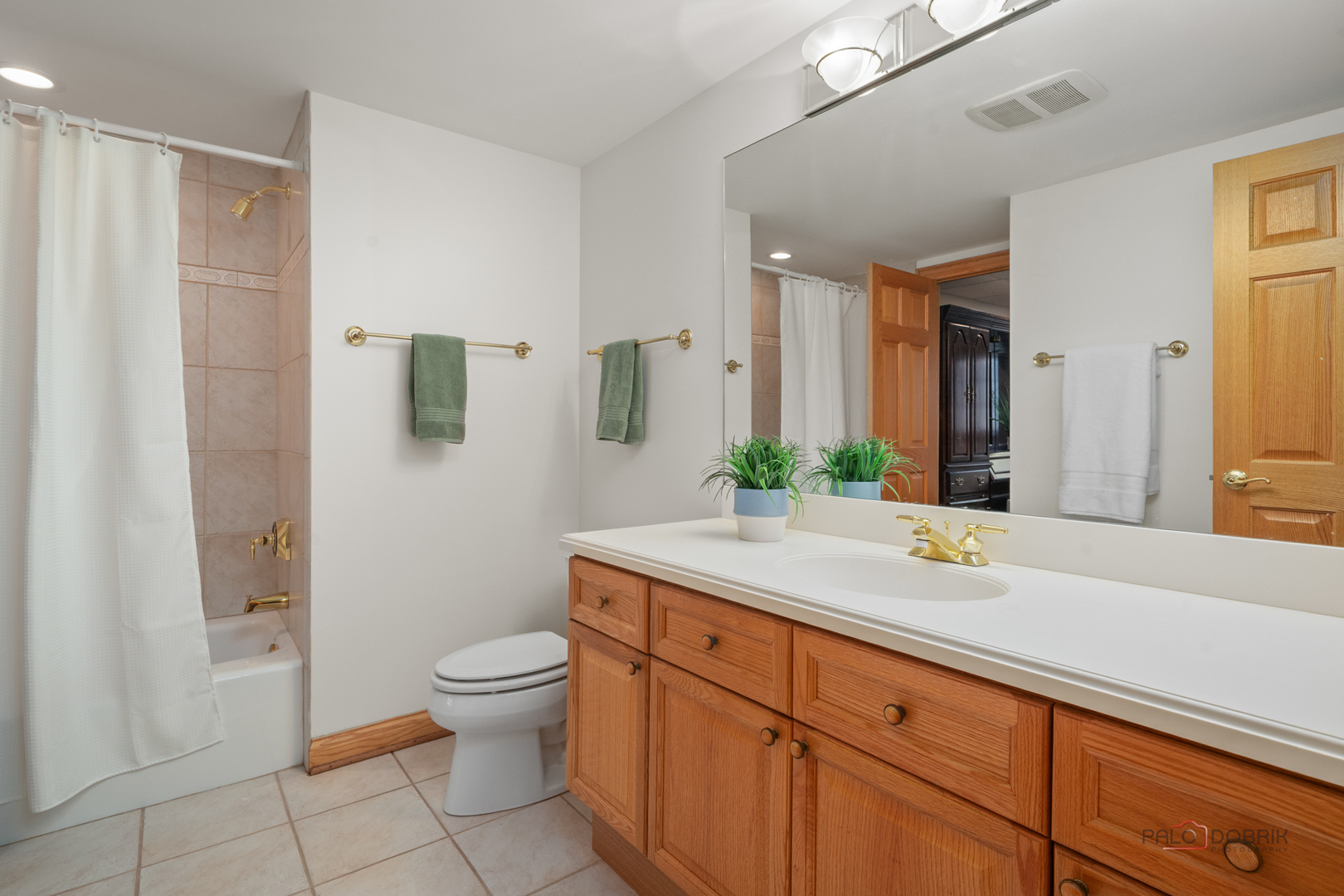 Wadsworth, Illinois, 60083, United States, 6 Bedrooms Bedrooms, ,10 BathroomsBathrooms,Residential,Active,2034251