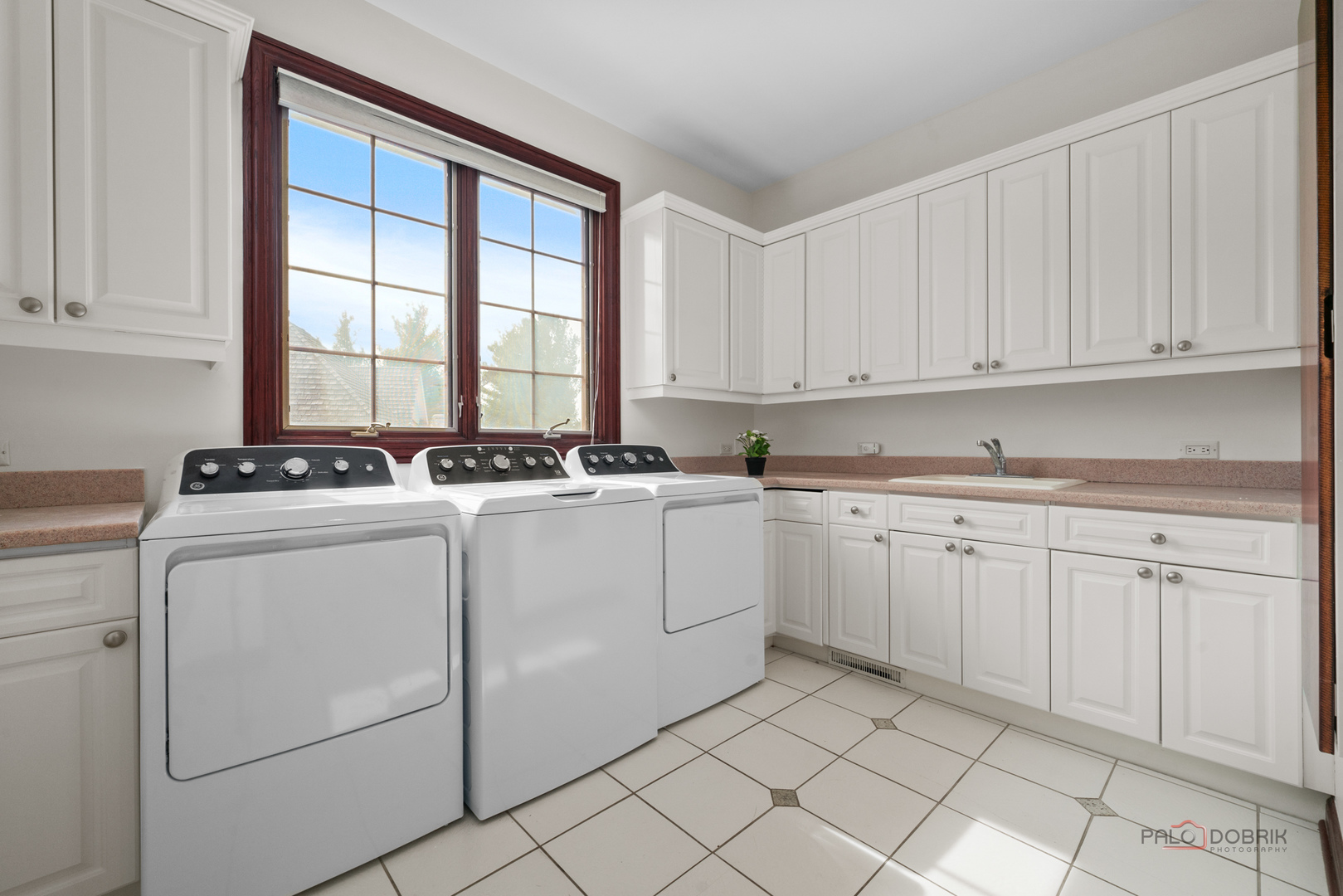 Wadsworth, Illinois, 60083, United States, 6 Bedrooms Bedrooms, ,10 BathroomsBathrooms,Residential,Active,2034251