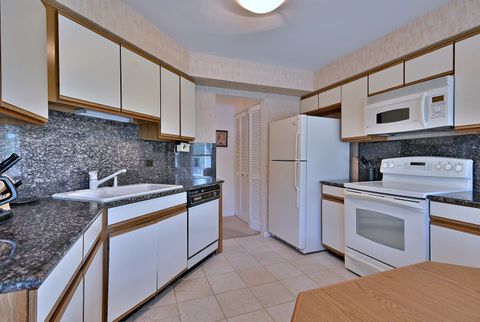 Tiny photo for 5 Willow Parkway #5, Buffalo Grove, IL 60089 (MLS # 12450046)