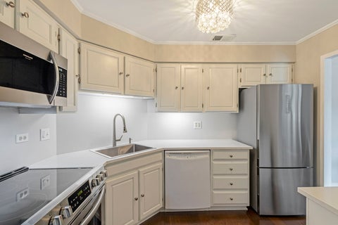 Tiny photo for 111 Acacia Drive #306, Indian Head Park, IL 60525 (MLS # 12697173)
