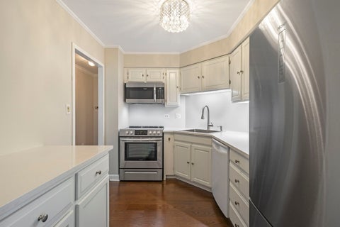 Tiny photo for 111 Acacia Drive #306, Indian Head Park, IL 60525 (MLS # 12697173)