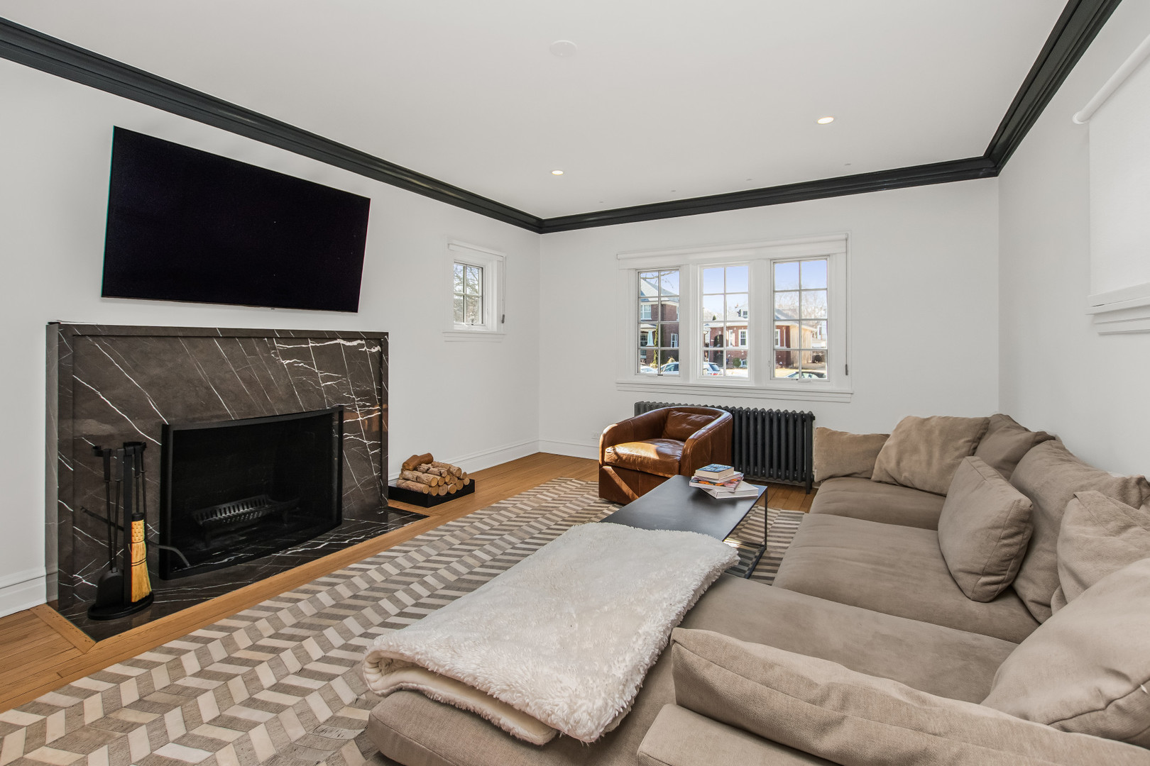 2337 Ridgeway Avenue