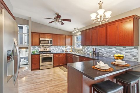 Tiny photo for 1811 Longmeadow Drive, Lindenhurst, IL 60046 (MLS # 12584450)