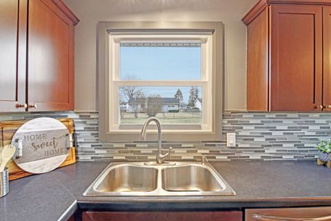 Tiny photo for 1811 Longmeadow Drive, Lindenhurst, IL 60046 (MLS # 12584450)