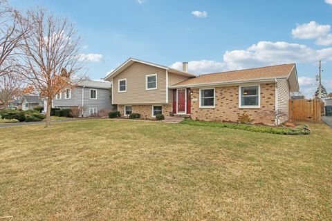 Tiny photo for 1811 Longmeadow Drive, Lindenhurst, IL 60046 (MLS # 12584450)