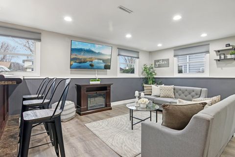 Tiny photo for 1811 Longmeadow Drive, Lindenhurst, IL 60046 (MLS # 12584450)