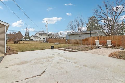 Tiny photo for 1811 Longmeadow Drive, Lindenhurst, IL 60046 (MLS # 12584450)
