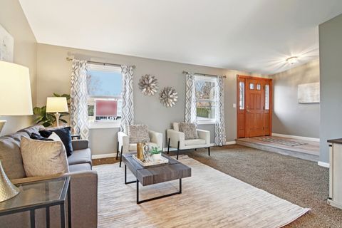 Tiny photo for 1811 Longmeadow Drive, Lindenhurst, IL 60046 (MLS # 12584450)