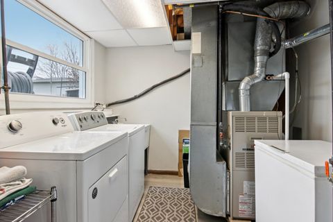 Tiny photo for 1811 Longmeadow Drive, Lindenhurst, IL 60046 (MLS # 12584450)