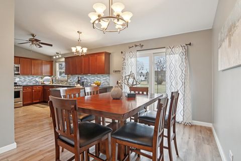 Tiny photo for 1811 Longmeadow Drive, Lindenhurst, IL 60046 (MLS # 12584450)