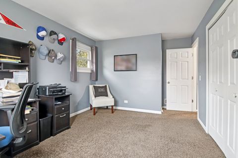 Tiny photo for 1811 Longmeadow Drive, Lindenhurst, IL 60046 (MLS # 12584450)