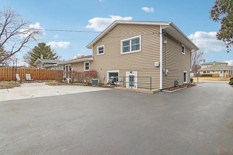 Tiny photo for 1811 Longmeadow Drive, Lindenhurst, IL 60046 (MLS # 12584450)