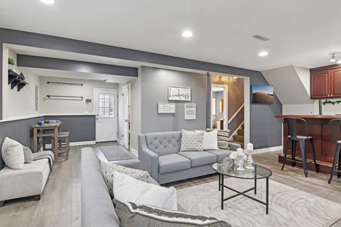 Tiny photo for 1811 Longmeadow Drive, Lindenhurst, IL 60046 (MLS # 12584450)