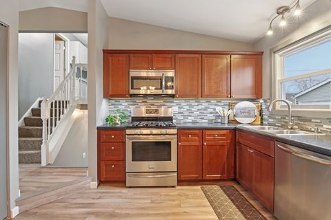 Tiny photo for 1811 Longmeadow Drive, Lindenhurst, IL 60046 (MLS # 12584450)