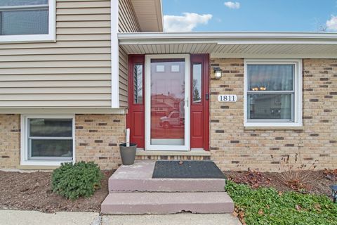 Tiny photo for 1811 Longmeadow Drive, Lindenhurst, IL 60046 (MLS # 12584450)