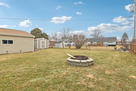 Tiny photo for 1811 Longmeadow Drive, Lindenhurst, IL 60046 (MLS # 12584450)