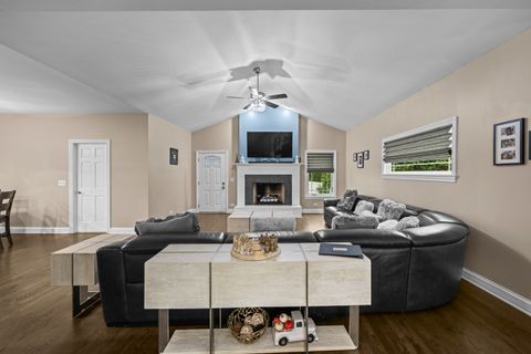 Tiny photo for 421 W Hawthorne Street, Arlington Heights, IL 60004 (MLS # 12505319)