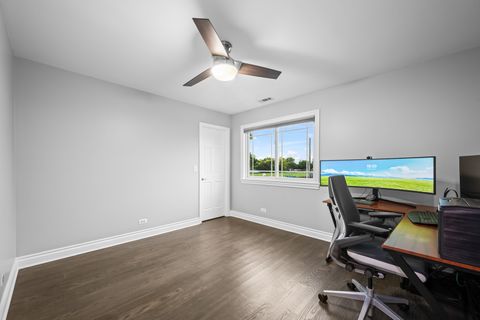 Tiny photo for 421 W Hawthorne Street, Arlington Heights, IL 60004 (MLS # 12505319)