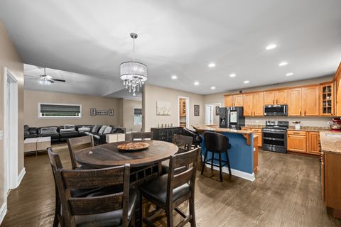 Tiny photo for 421 W Hawthorne Street, Arlington Heights, IL 60004 (MLS # 12505319)