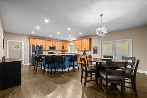 Tiny photo for 421 W Hawthorne Street, Arlington Heights, IL 60004 (MLS # 12505319)