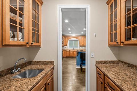 Tiny photo for 421 W Hawthorne Street, Arlington Heights, IL 60004 (MLS # 12505319)