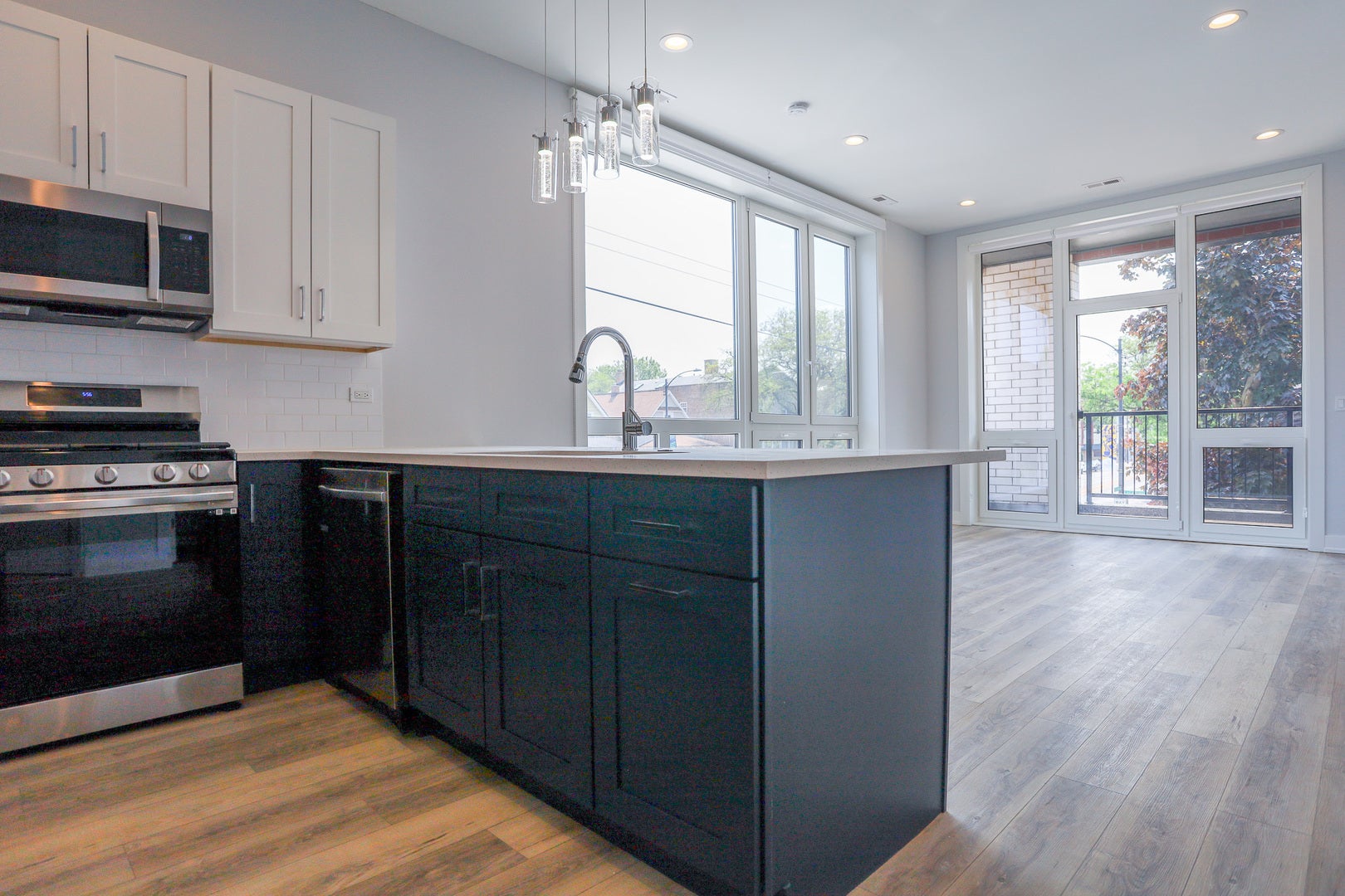 2402 W Carmen Avenue 406