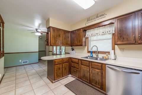 Tiny photo for 2403 11th Street, Winthrop Harbor, IL 60096 (MLS # 12439563)
