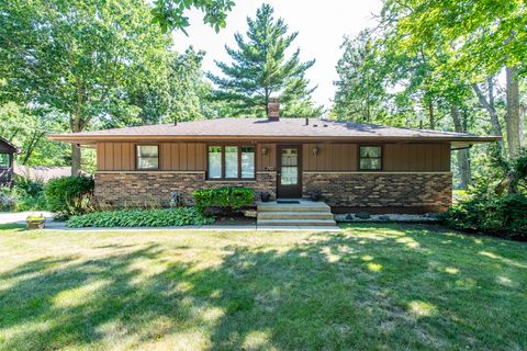 Photo of 2403 11th Street, Winthrop Harbor, IL 60096 (MLS # 12439563)